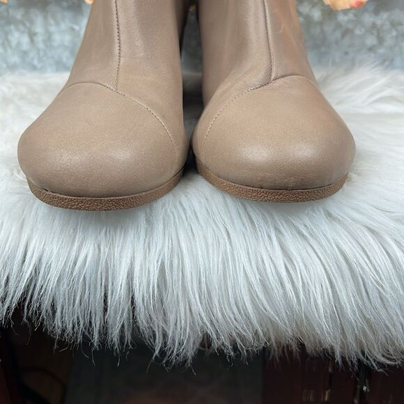 TOMS Women's Kelsey Wedge Bootie Tan Wedge Bootie Size 11 - Picture 3 of 9